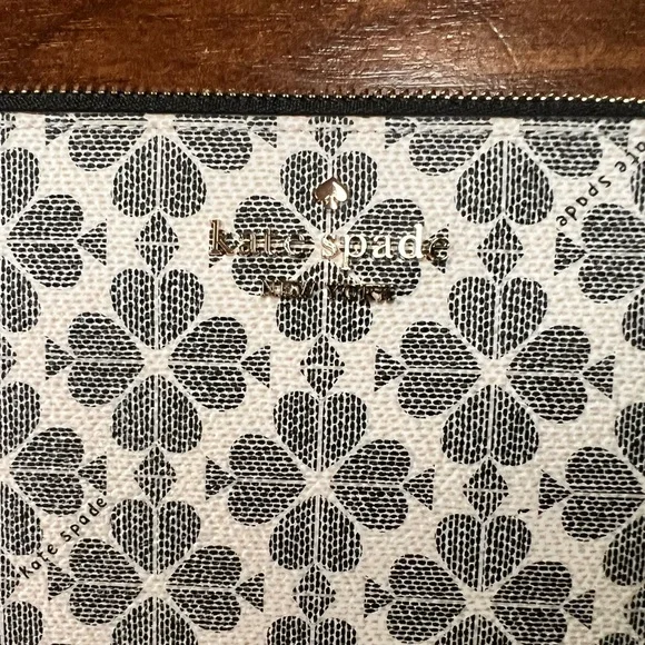 Kate Spade ♠️ Lucy Spade Flower Medium L-zip Wristlet - Picture 4 of 8